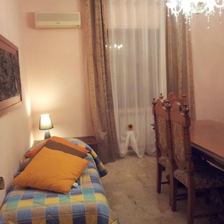 Le Giarette Apartment เชฟาลู ห้อง รูปภาพ